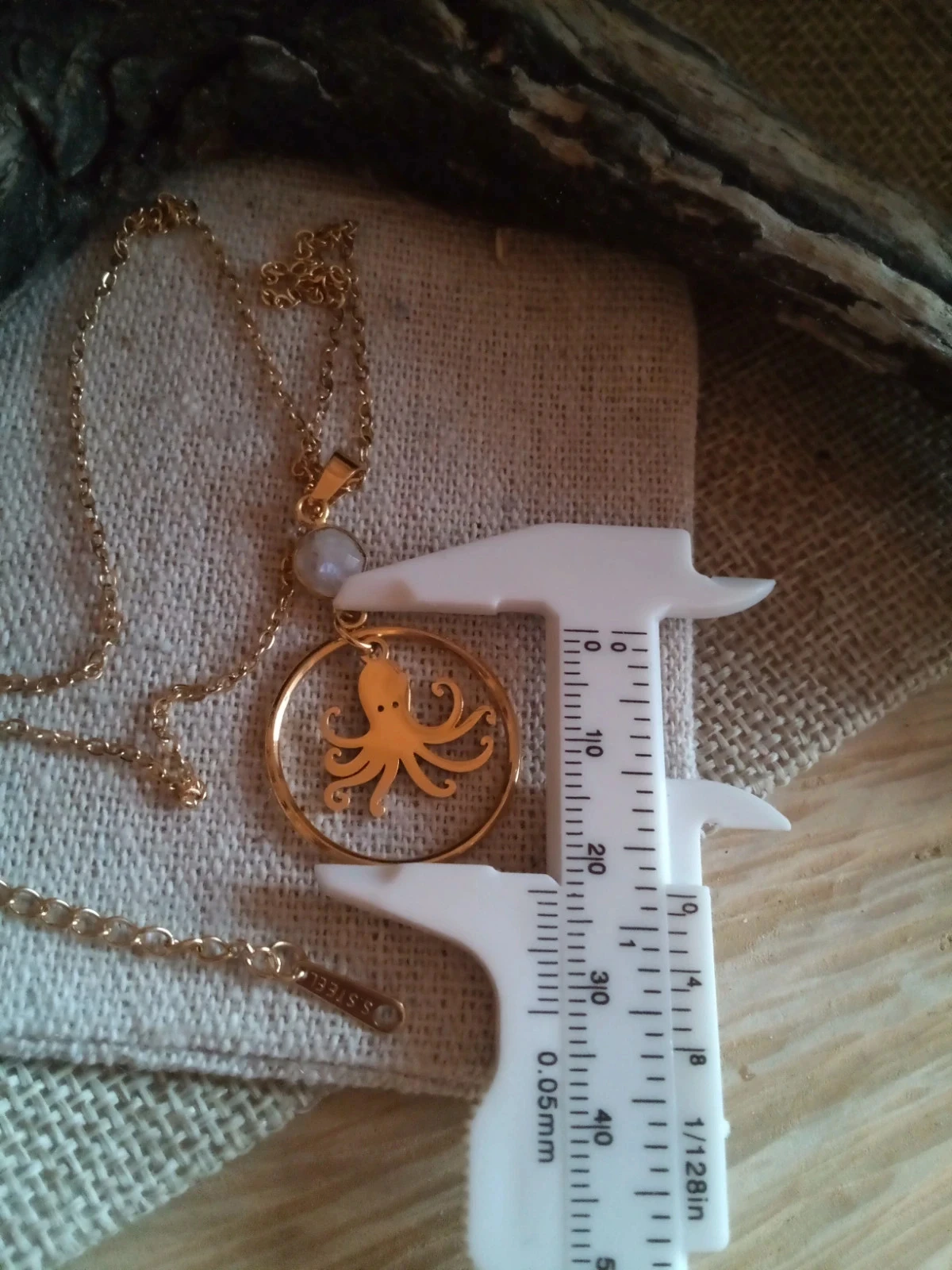 Collier pendentif petite pieuvre et connecteur en pierre de lune – photo 3